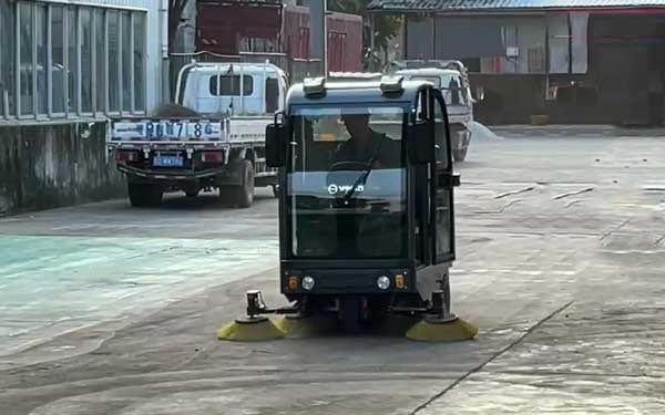 大型工業掃地機是如何運輸送貨的 大型工業掃地機是如何運輸送貨的