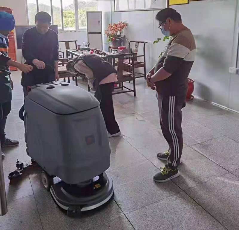 餐廳工業掃地機和洗地機簡介 餐廳工業掃地機和洗地機簡介