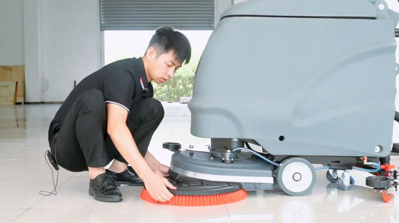 工業(yè)洗地機(jī)維護(hù)保養(yǎng)和使用技巧! 工業(yè)洗地機(jī)維護(hù)保養(yǎng)和使用技巧!