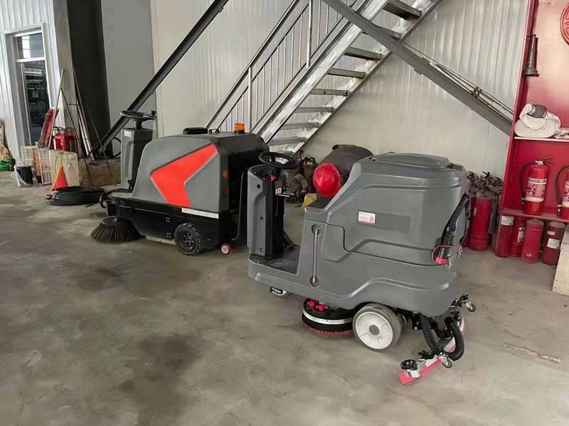 揚子洗地機清洗水泥地面