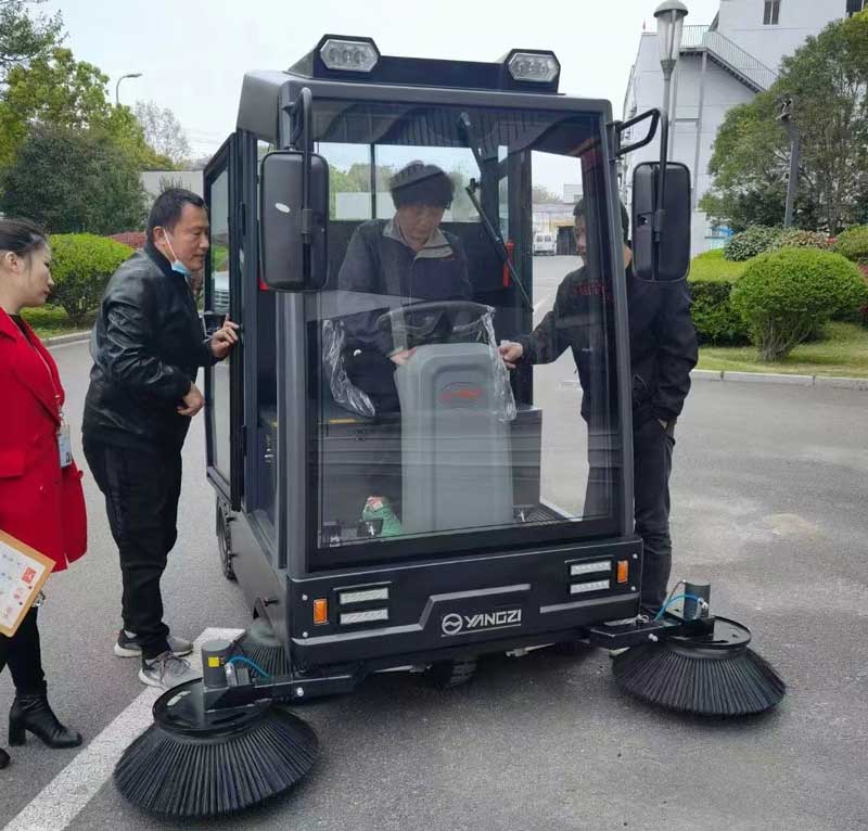 華安工業選購揚子掃地機 華安工業選購揚子掃地機