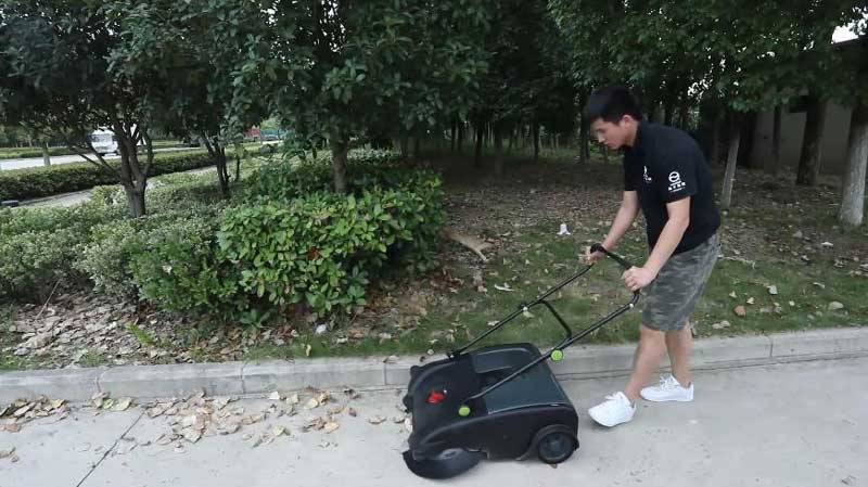 手動(dòng)手推式掃地機(jī)的簡單說明 手動(dòng)手推式掃地機(jī)的簡單說明