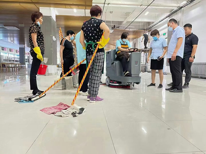 駕駛式洗地機優(yōu)點有那些 駕駛式洗地機優(yōu)點有那些