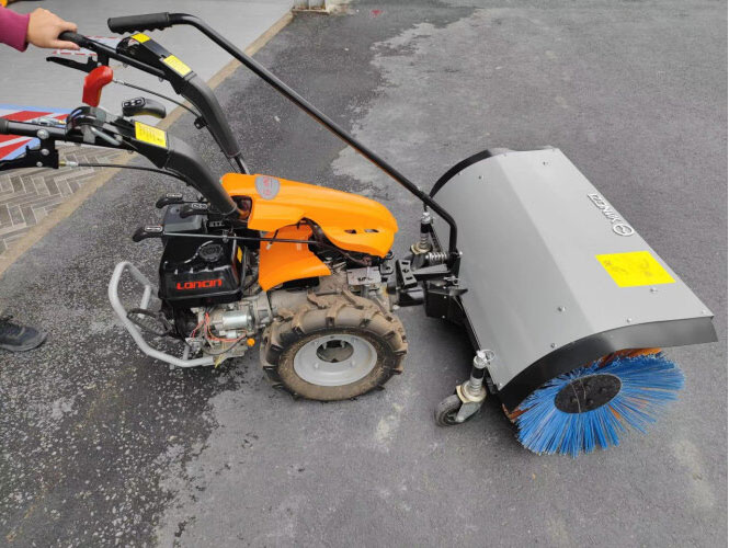 立冬剛過，小型掃雪機來了