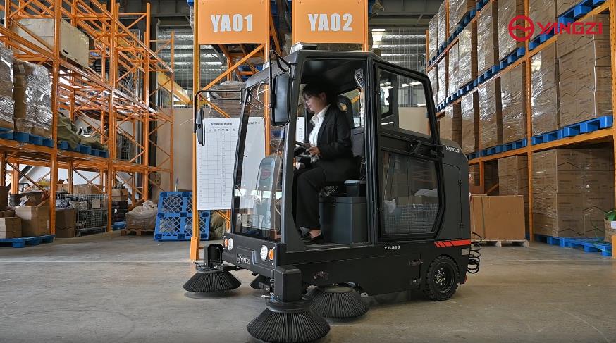 駕駛型掃地車(chē)好用嗎?有人說(shuō)好,有人說(shuō)不好 駕駛型掃地車(chē)好用嗎?有人說(shuō)好,有人說(shuō)不好