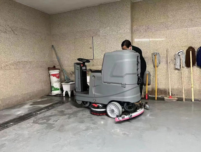 駕駛洗地機(jī)的一般操作方法 駕駛洗地機(jī)的一般操作方法