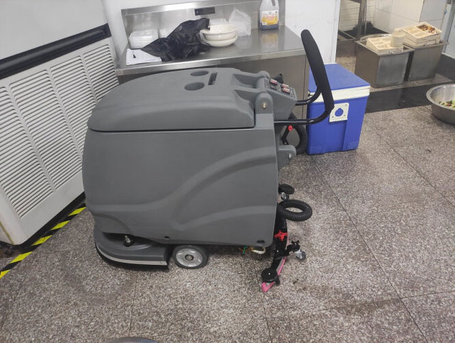 商場(chǎng)適合選用哪種洗地機(jī) 商場(chǎng)適合選用哪種洗地機(jī)