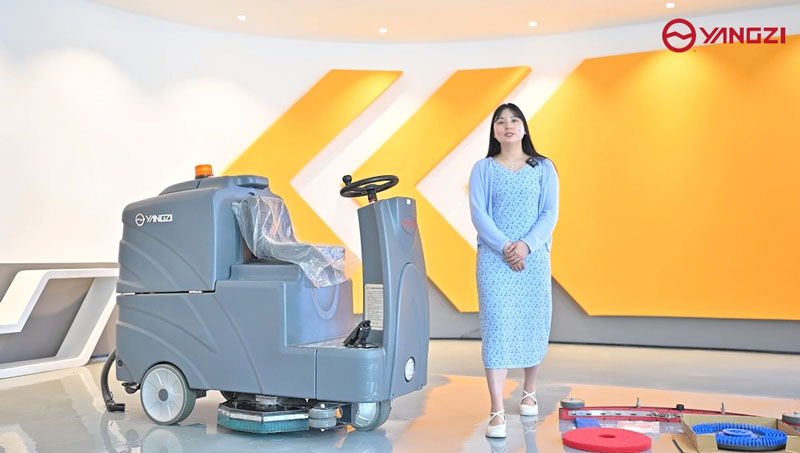 停車場(chǎng)洗地機(jī)能清洗黑色路面嗎 停車場(chǎng)洗地機(jī)能清洗黑色路面嗎