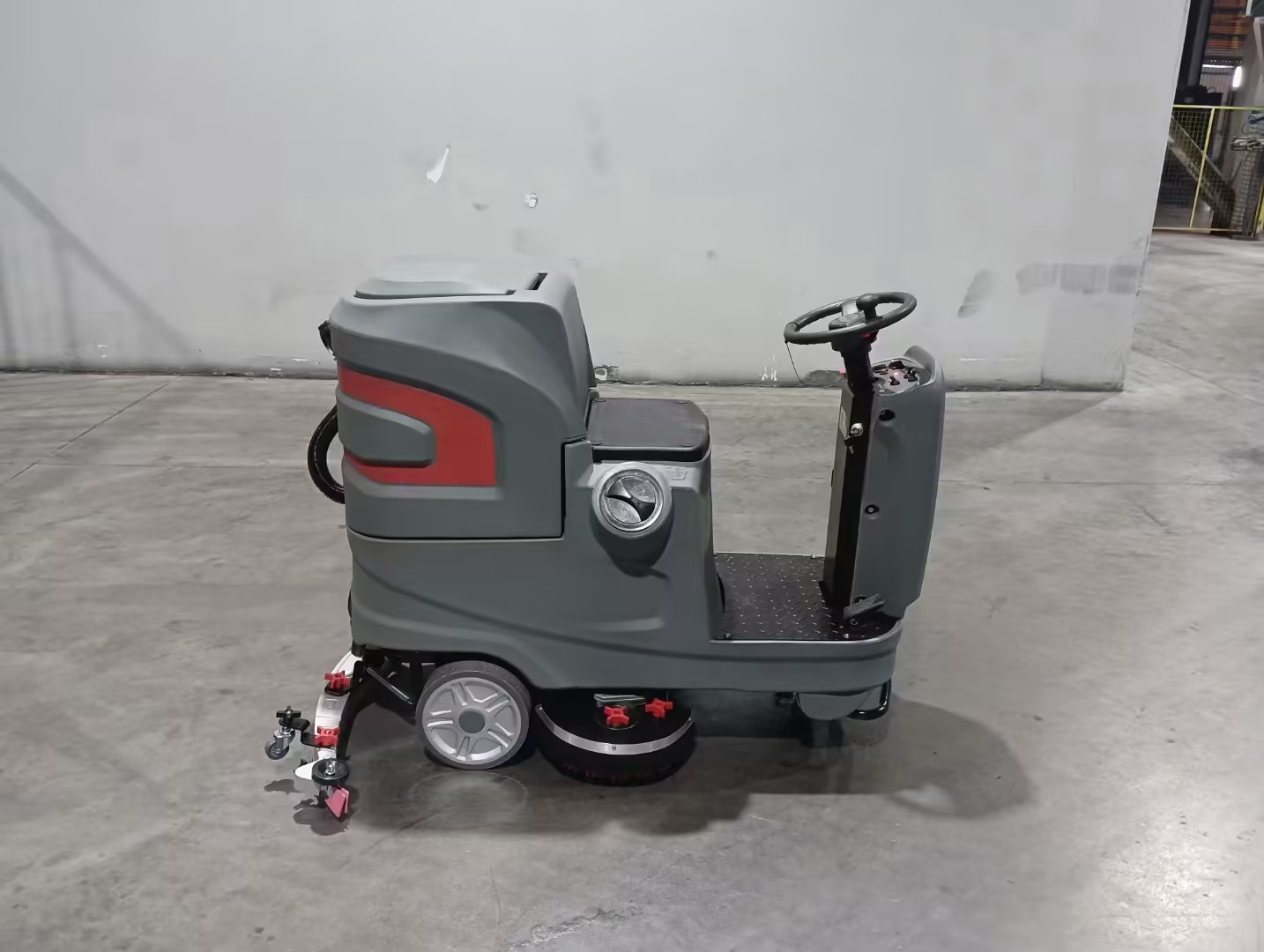 駕駛式洗地機保潔怎么樣 駕駛式洗地機保潔怎么樣