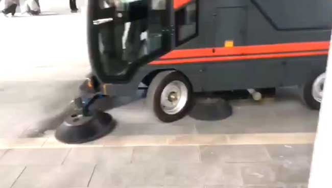 響應國家節能環保的號召,揚子推出工業掃地機